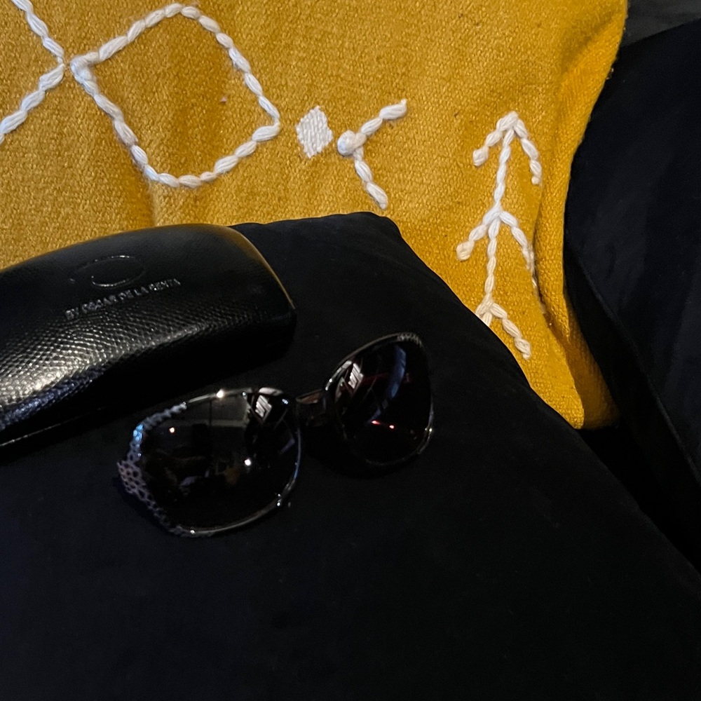 Oscar de la Renta Black‎ Sunglasses with Case